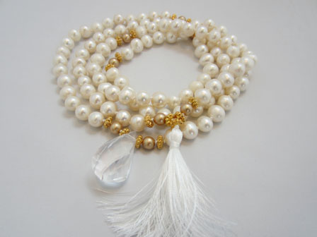http://www.kinoyoga.com/wp-content/uploads/2013/02/Pearl-and-Crystal-Mala-2.jpg